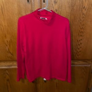 XL red turtleneck